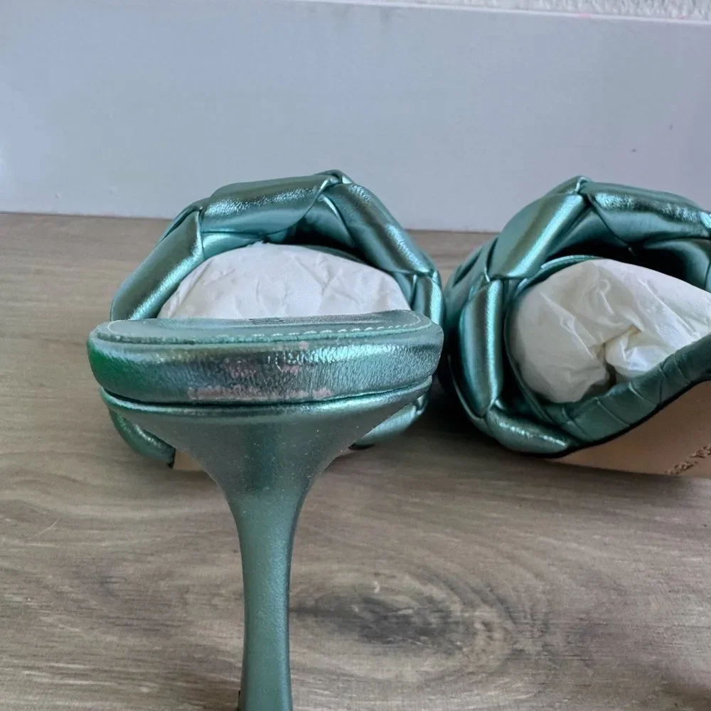 NIB Bottega Veneta ‘Lido Sandal’ Metallic Icy Moon Weave Heels size 39